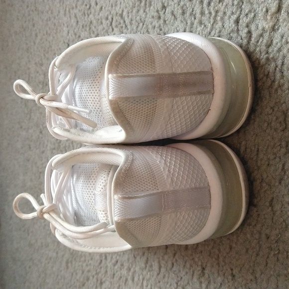 Nike Air Max Women's Sneakers - Picture 4 of 16